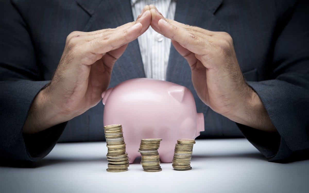 Savings vs Current Accounts: Two Paths to Managing Money